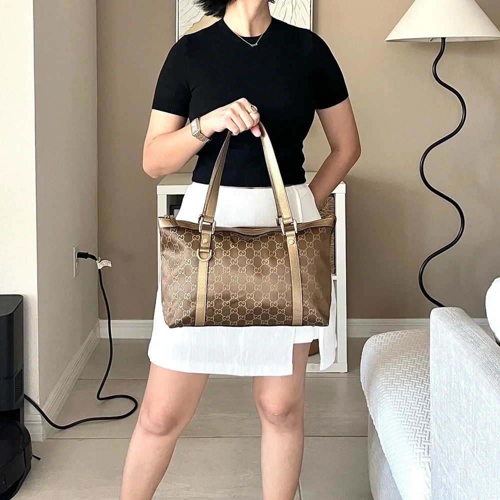 🍓GUCCI Canvas Shoulder Bag